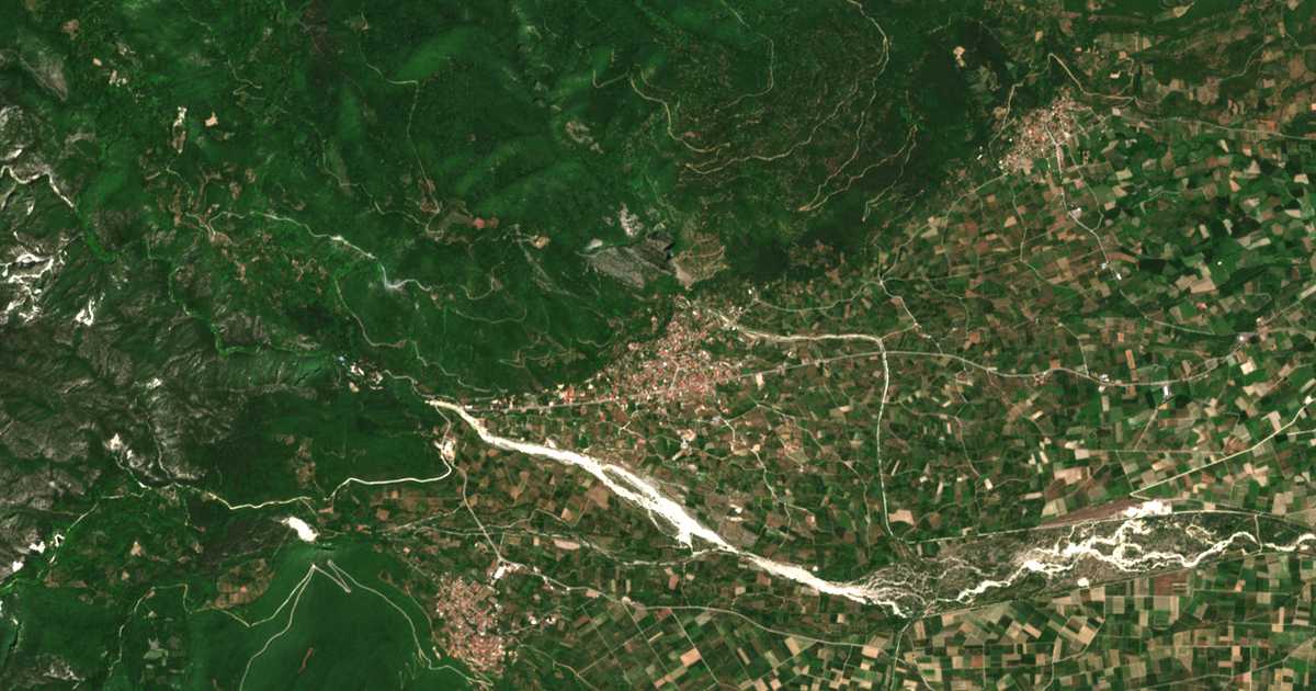 Satellitenkarte von Loutrákion