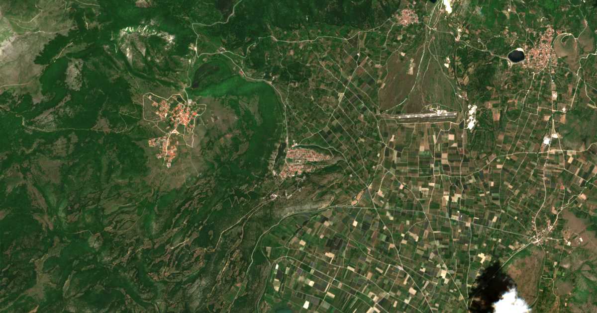 Satellitenkarte von Néos Ágios Athanásios