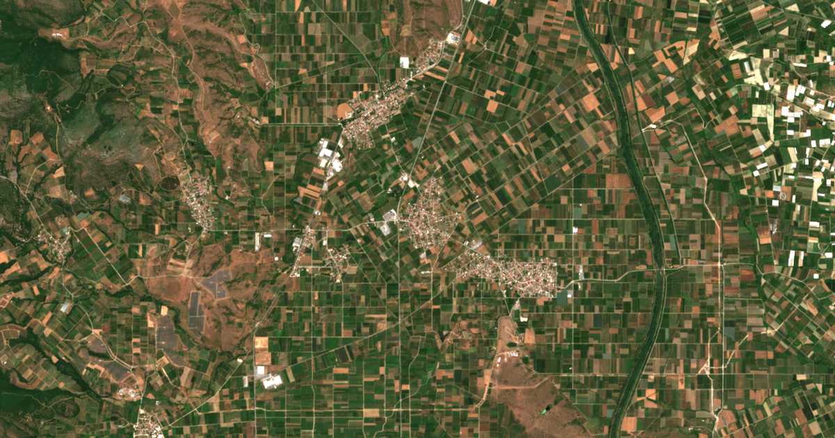 Satellitenkarte von Petraía