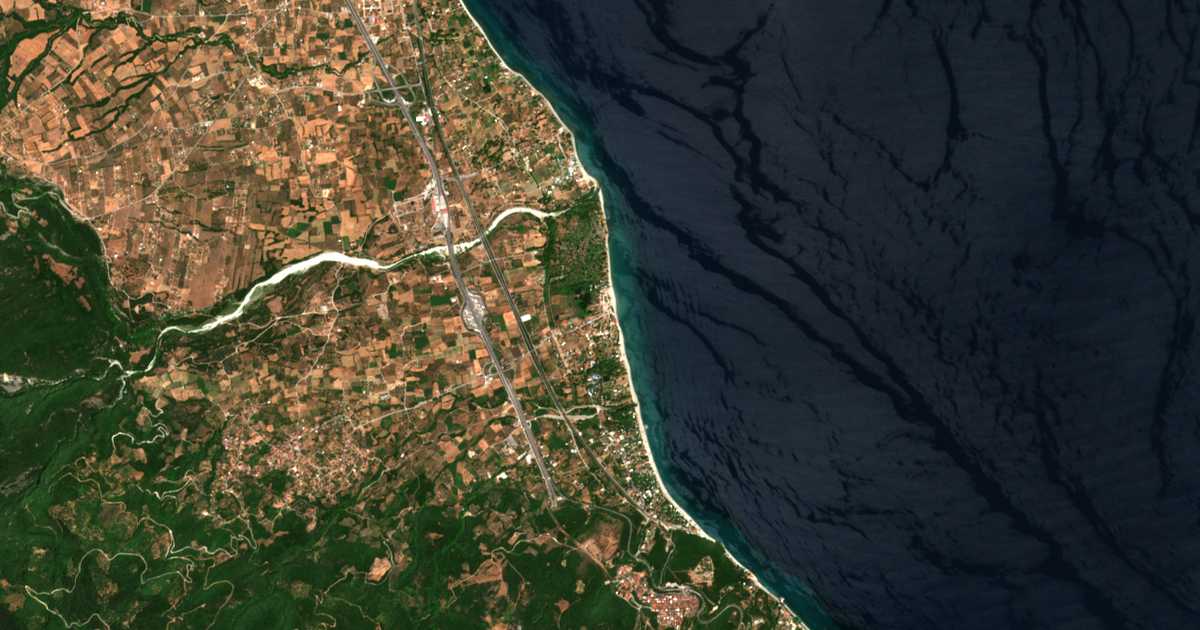 Satellitenkarte von Paralía Skotínis