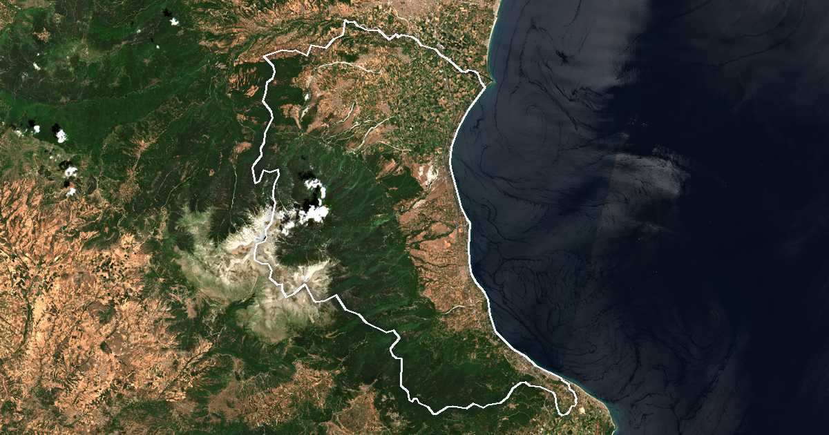 Satellitenbild mit eingezeichneter Grenze: Dion-Olymbos