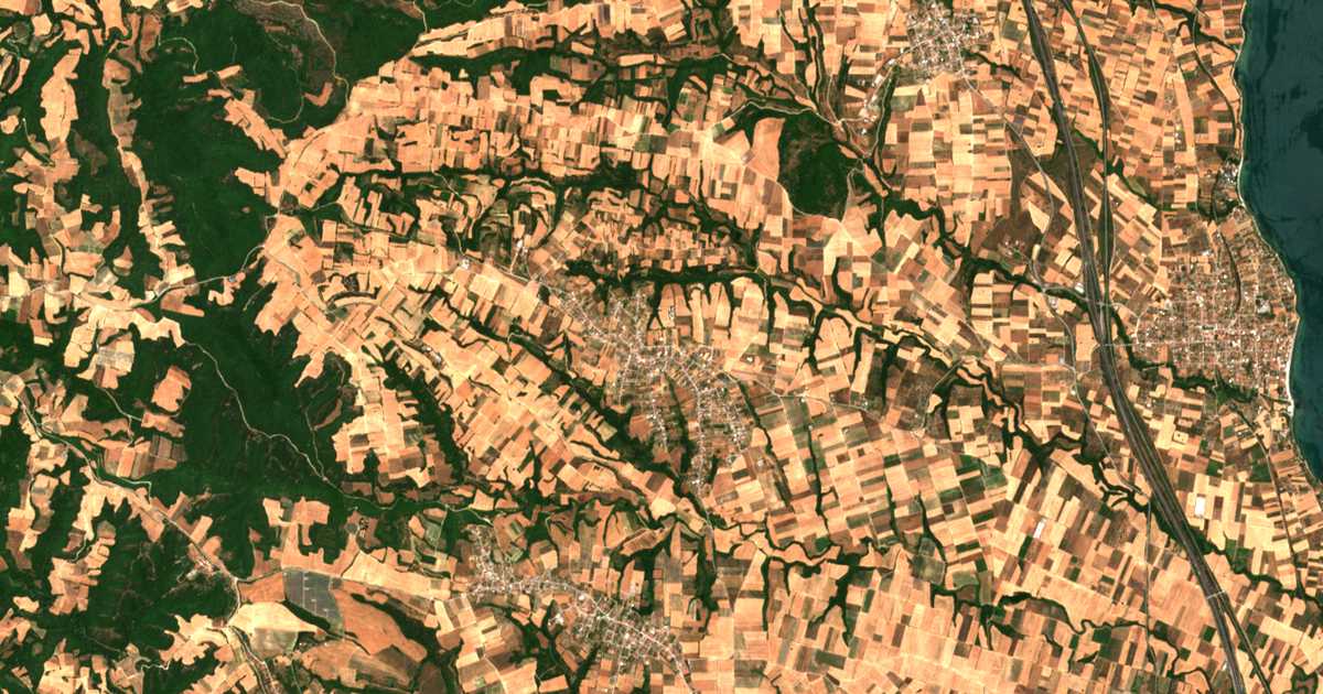 Satellitenkarte von Sfendámio