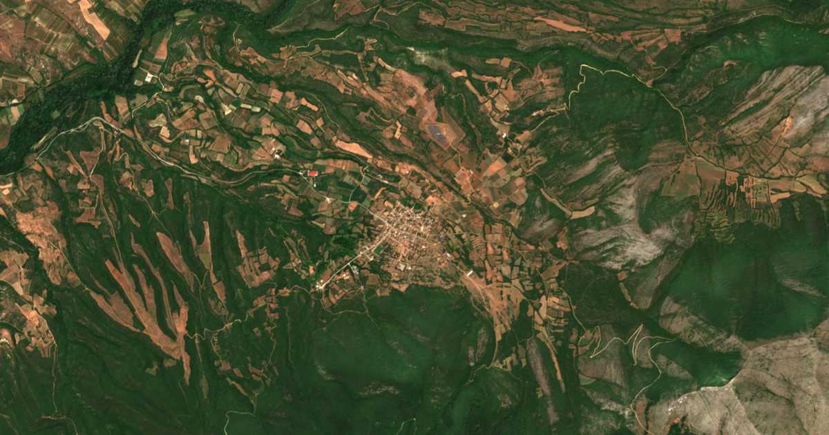 Satellitenkarte von Ágkistron