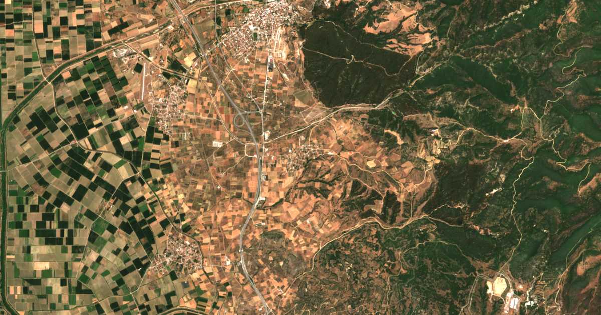 Satellitenkarte von Káto Ampélia