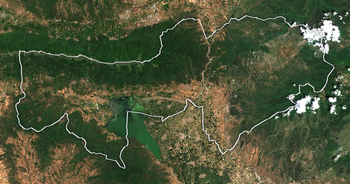 Satellitenbild mit eingezeichneter Grenze: Sindiki