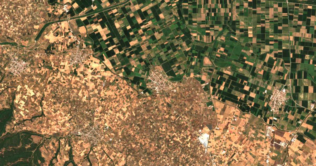 Satellitenkarte von Agía Paraskeví