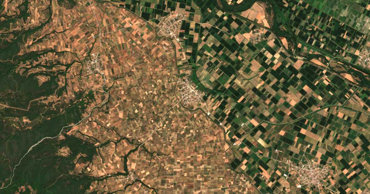Satellitenkarte von Ámpeloi