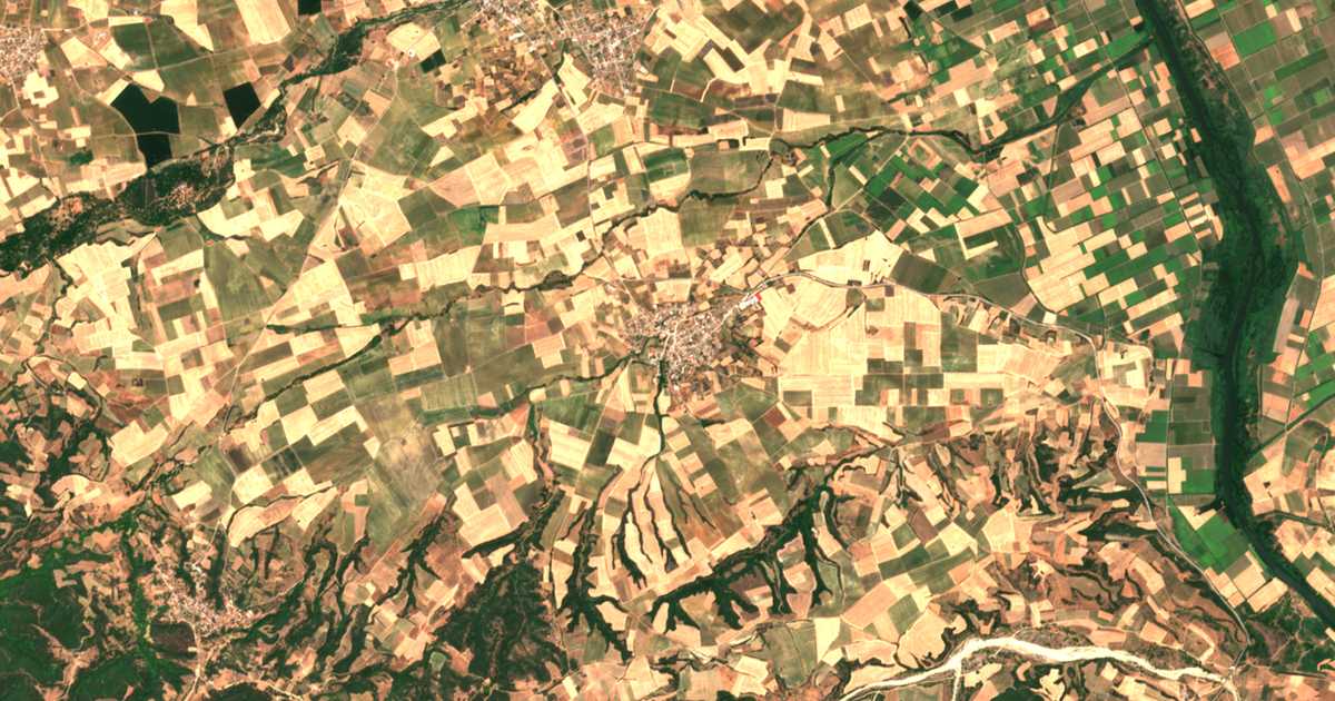 Satellitenkarte von Efkarpía
