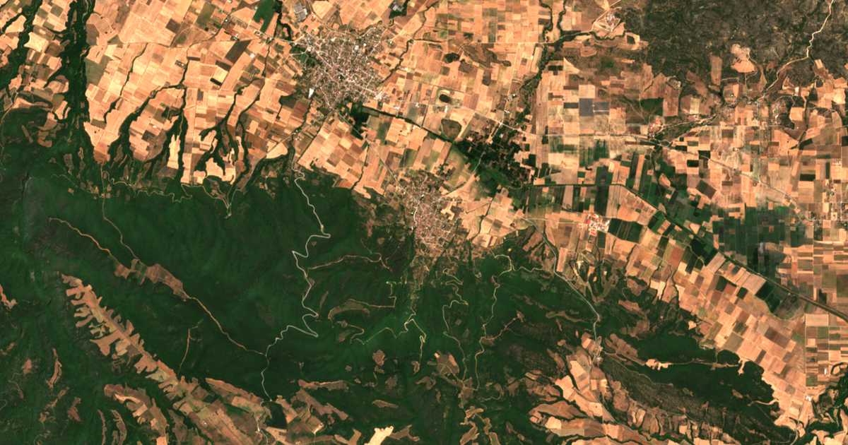 Satellitenkarte von Adám