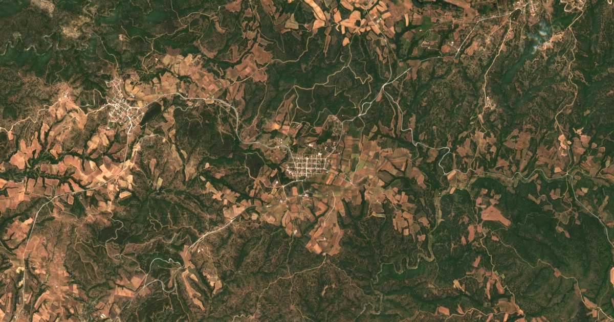 Satellitenkarte von Pénte Vrýsai