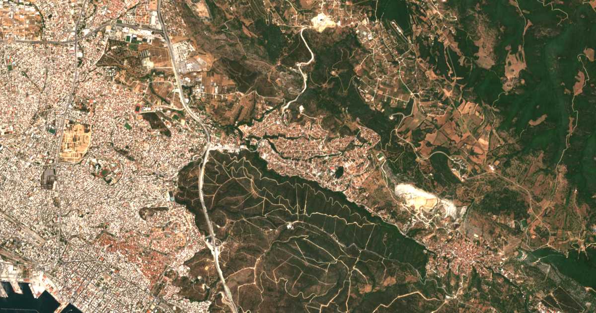 Satellitenkarte von Péfka