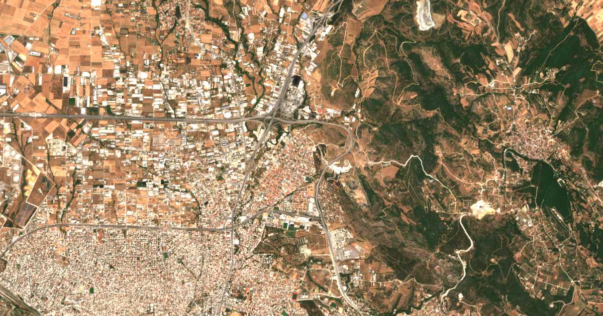 Satellitenkarte von Efkarpía