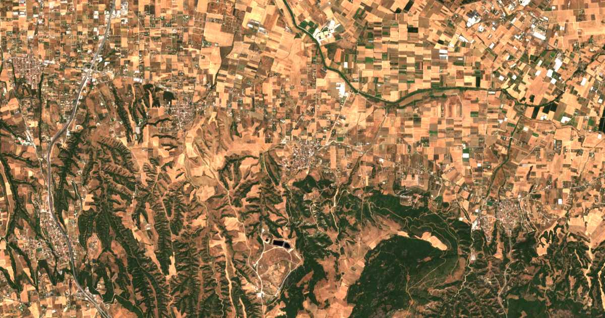 Satellitenkarte von Agía Paraskeví