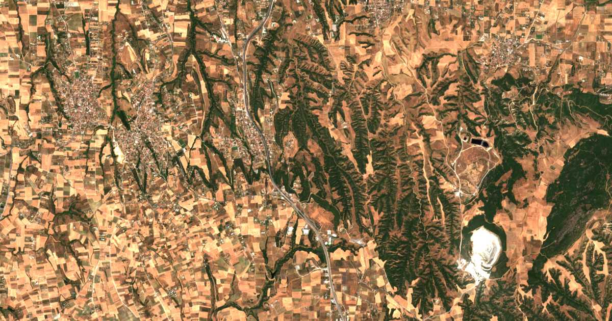 Satellitenkarte von Áno Scholárion