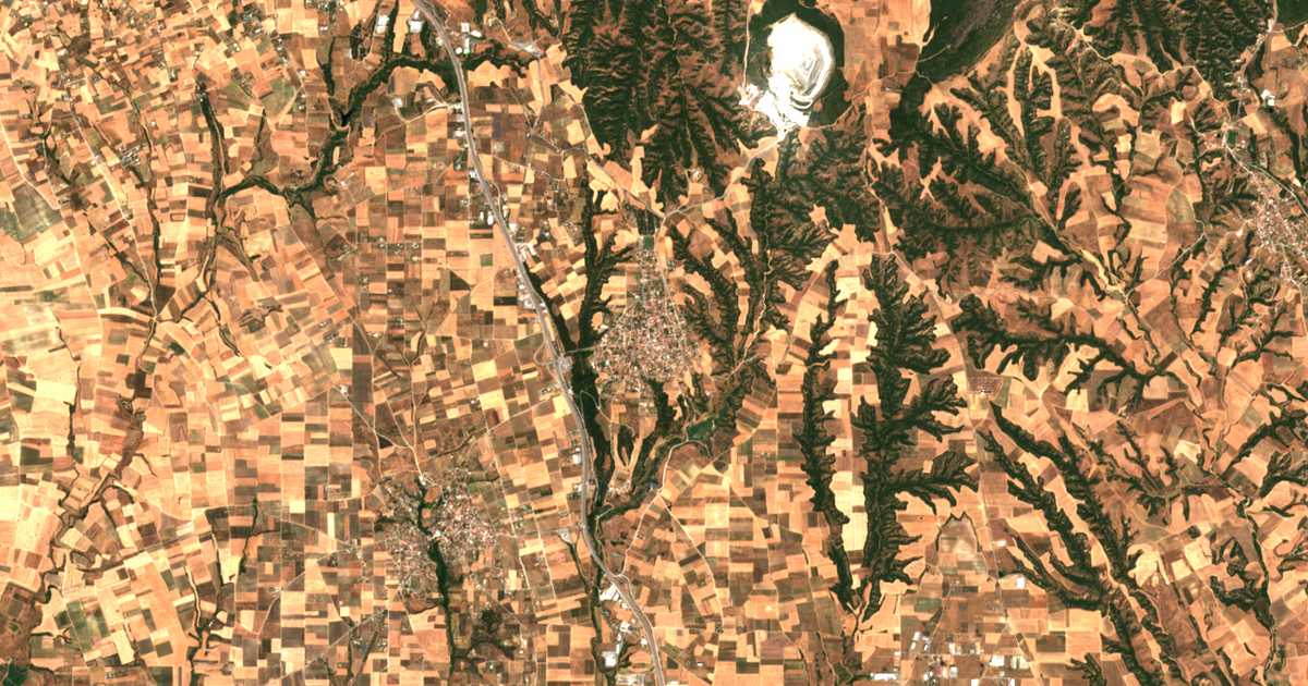 Satellitenkarte von Káto Scholárion