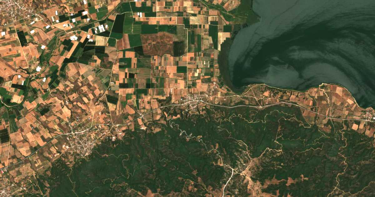 Satellitenkarte von Peristeróna
