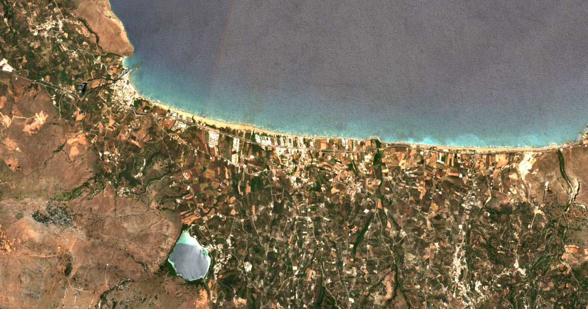 Satellitenkarte von Paralia Kourna