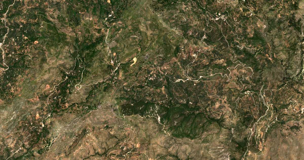 Satellitenkarte von Máza
