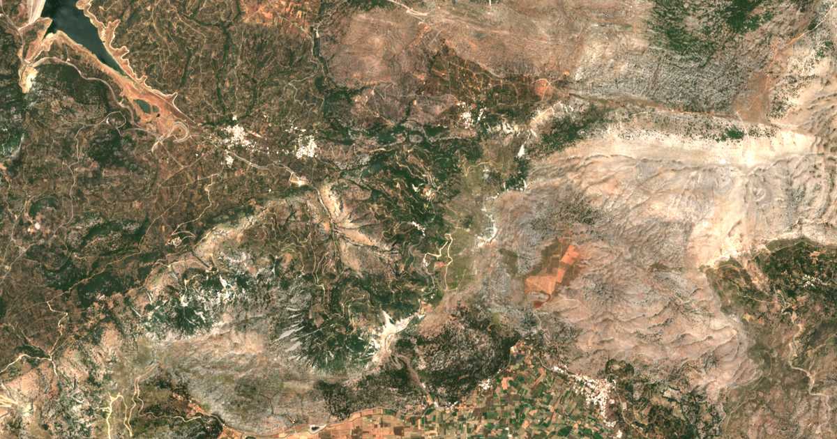 Satellitenkarte von Áno Kerá