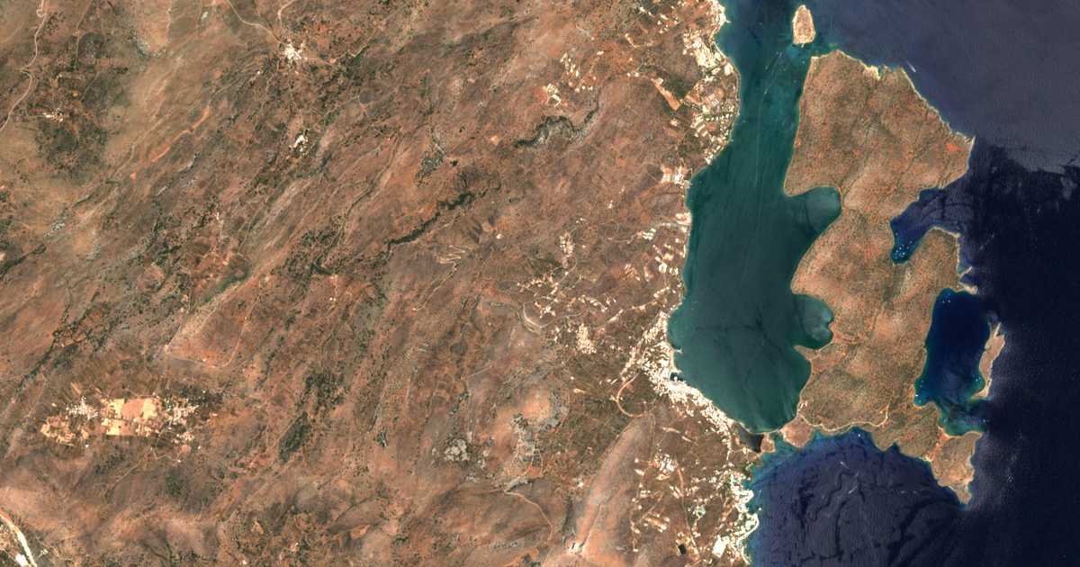 Satellitenkarte von Káto Pinaí