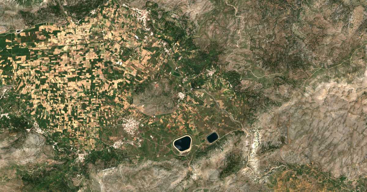 Satellitenkarte von Ágios Konstantínos