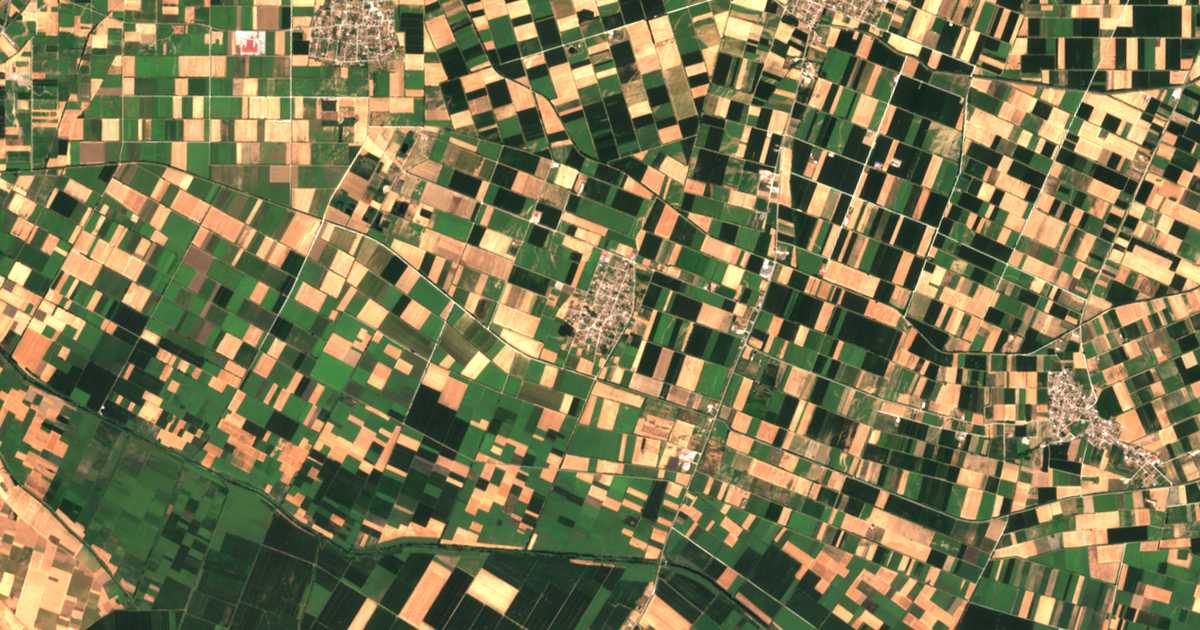Satellitenkarte von Agía Paraskeví