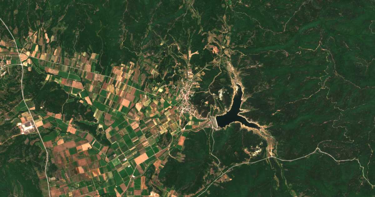 Satellitenkarte von Lefkógeia