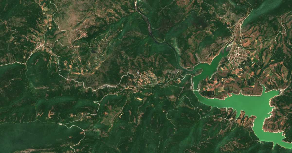 Satellitenkarte von Mikroklisoura