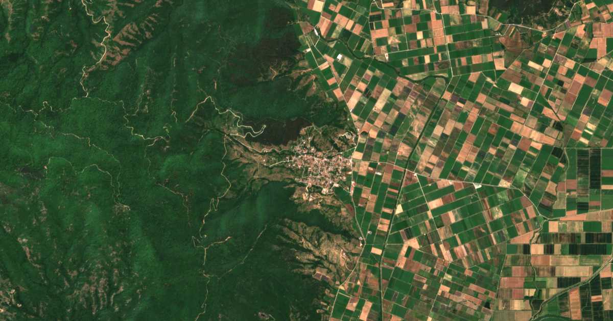 Satellitenkarte von Perithórion