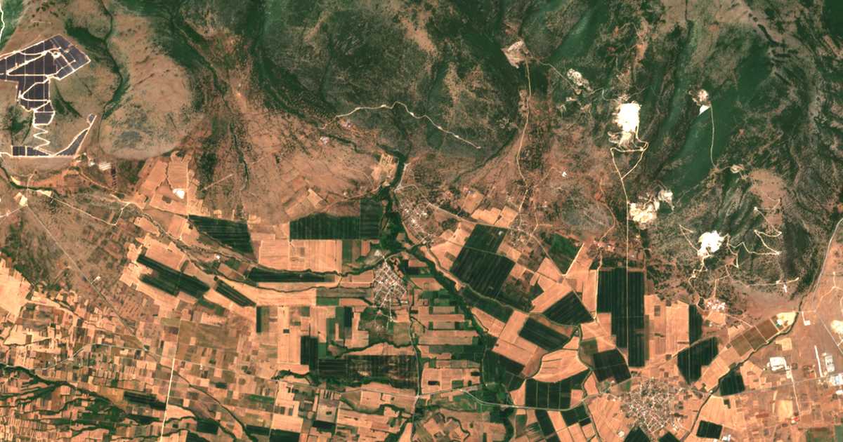 Satellitenkarte von Angítis
