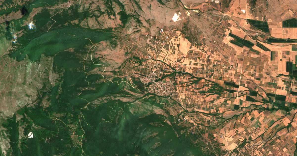 Satellitenkarte von Mikrópolis