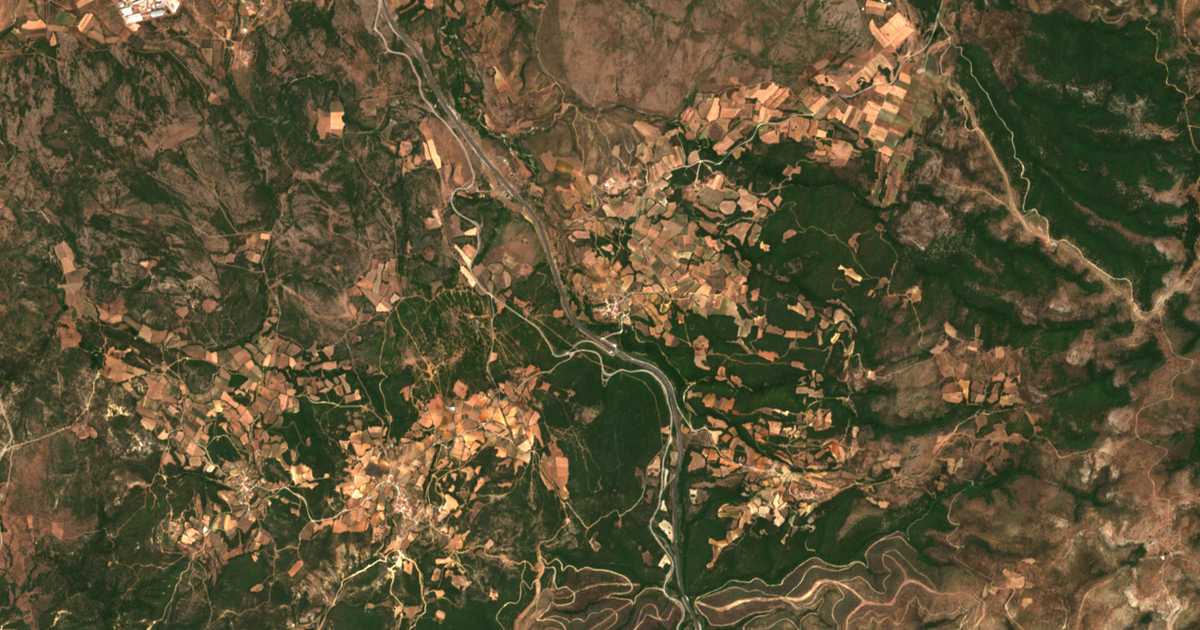 Satellitenkarte von Ávra