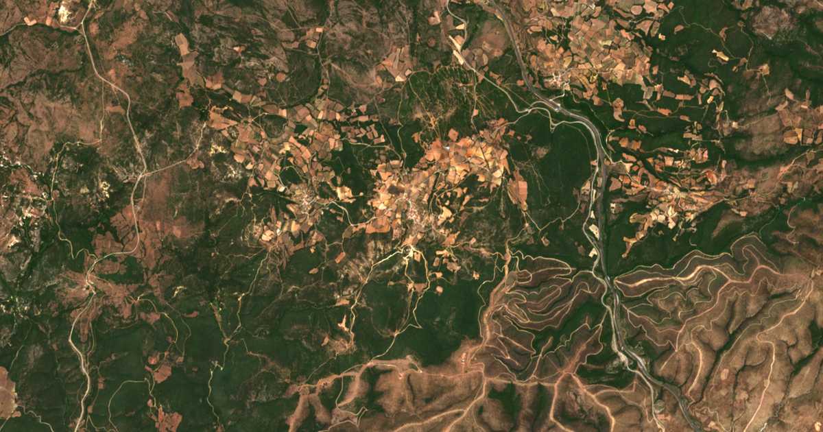 Satellitenkarte von Kómaros