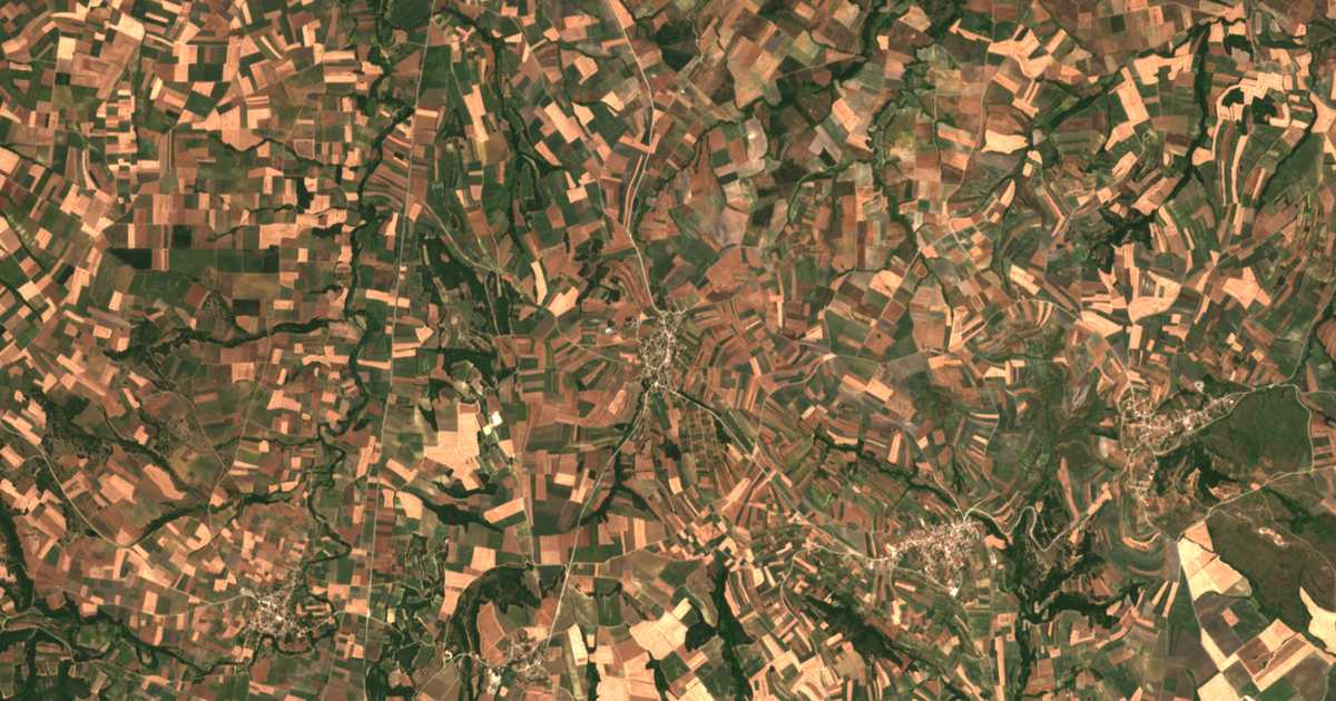 Satellitenkarte von Mikrá Doxipára