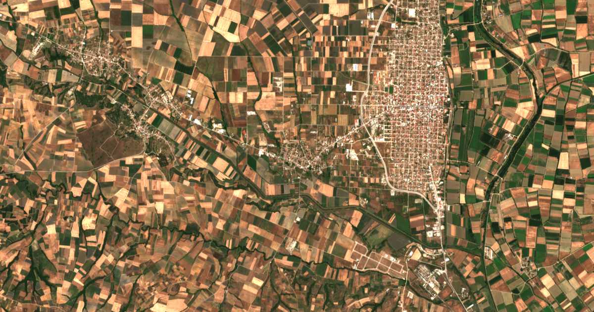 Satellitenkarte von Néos Pýrgos