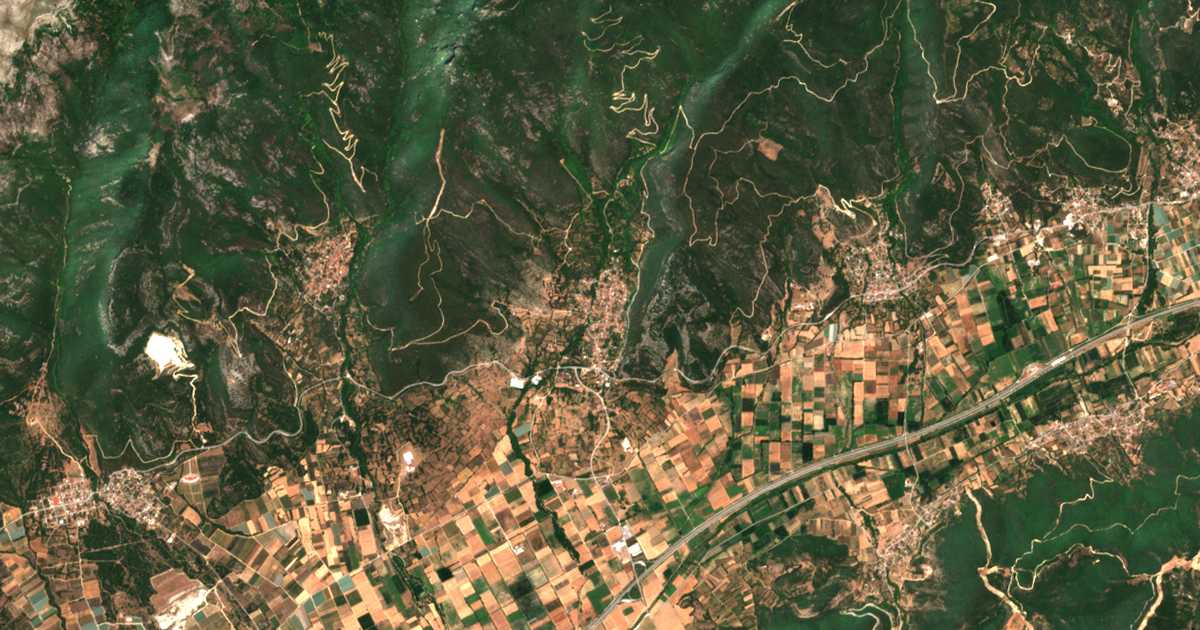 Satellitenkarte von Mousthéni