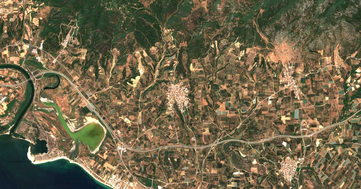 Satellitenkarte von Ofrýnion