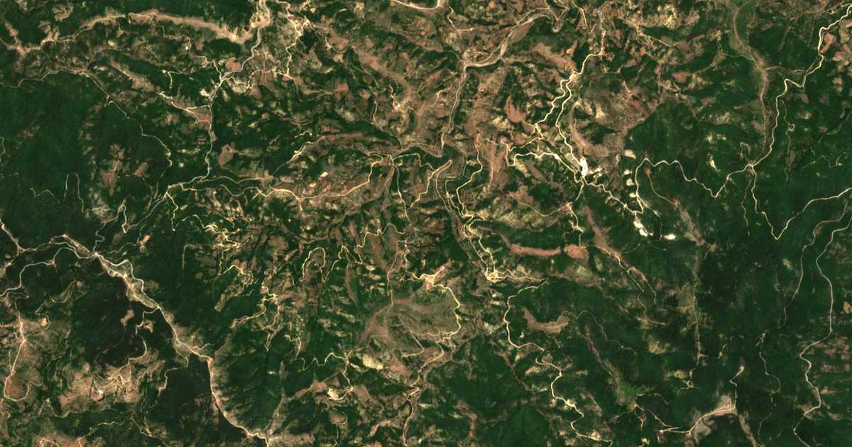 Satellitenkarte von Charádra