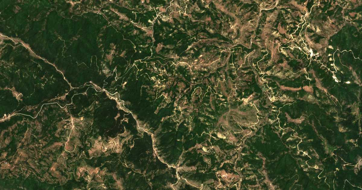 Satellitenkarte von Kámpos