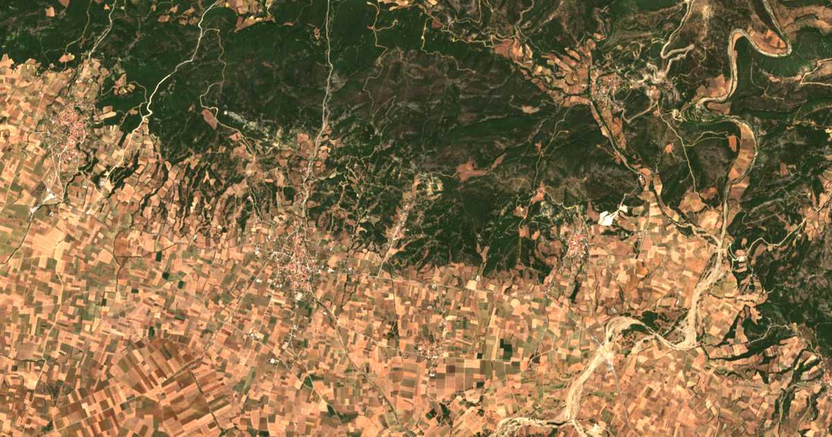 Satellitenkarte von Névra