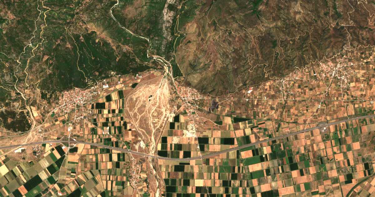 Satellitenkarte von Polýanthon
