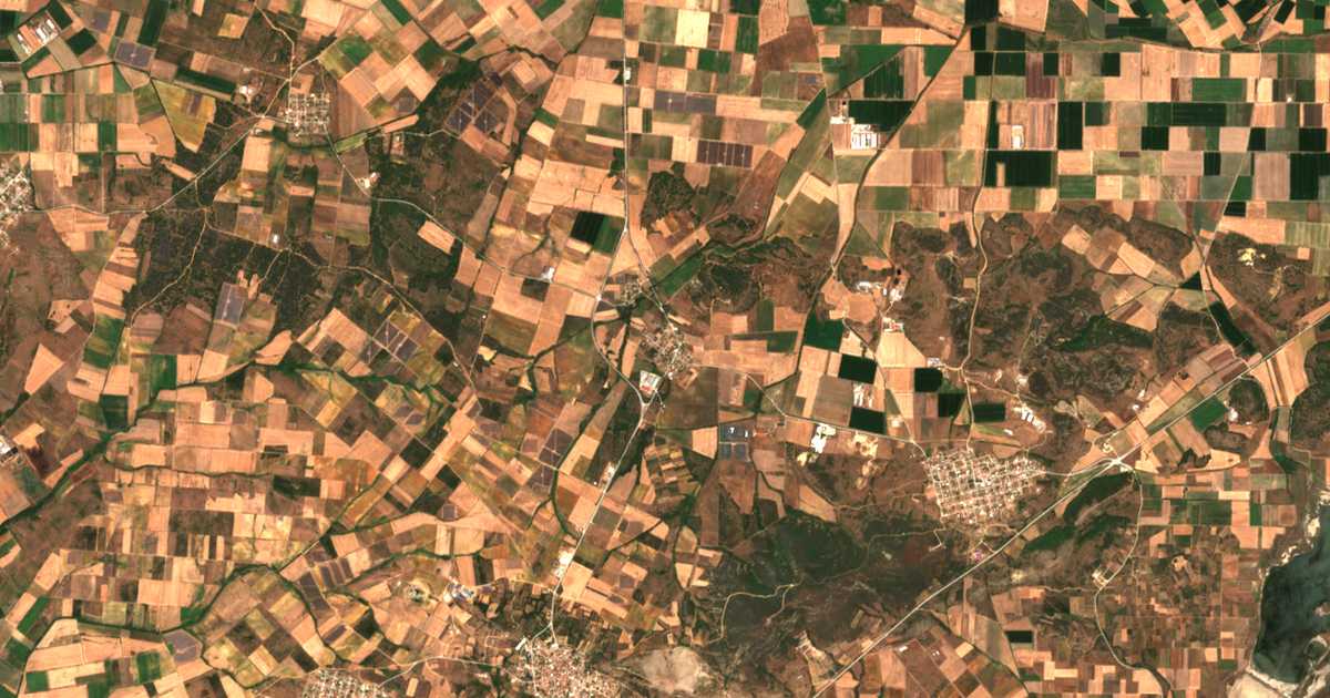 Satellitenkarte von Pezoúla