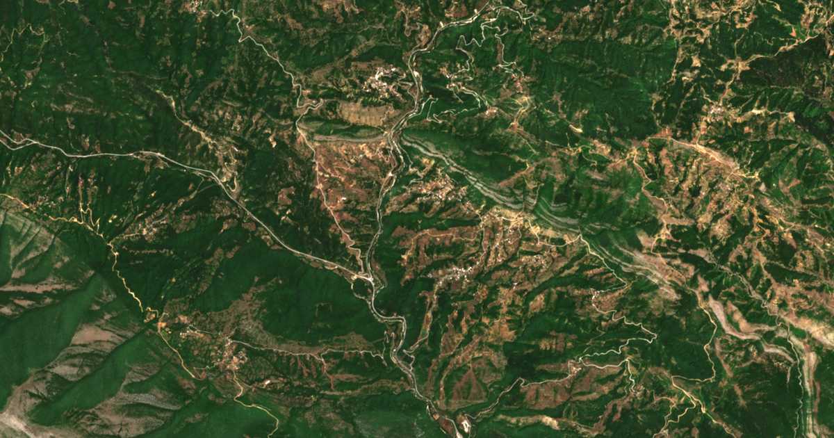 Satellitenkarte von Aióra