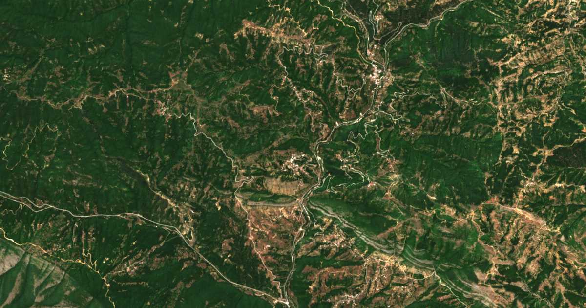 Satellitenkarte von Álma