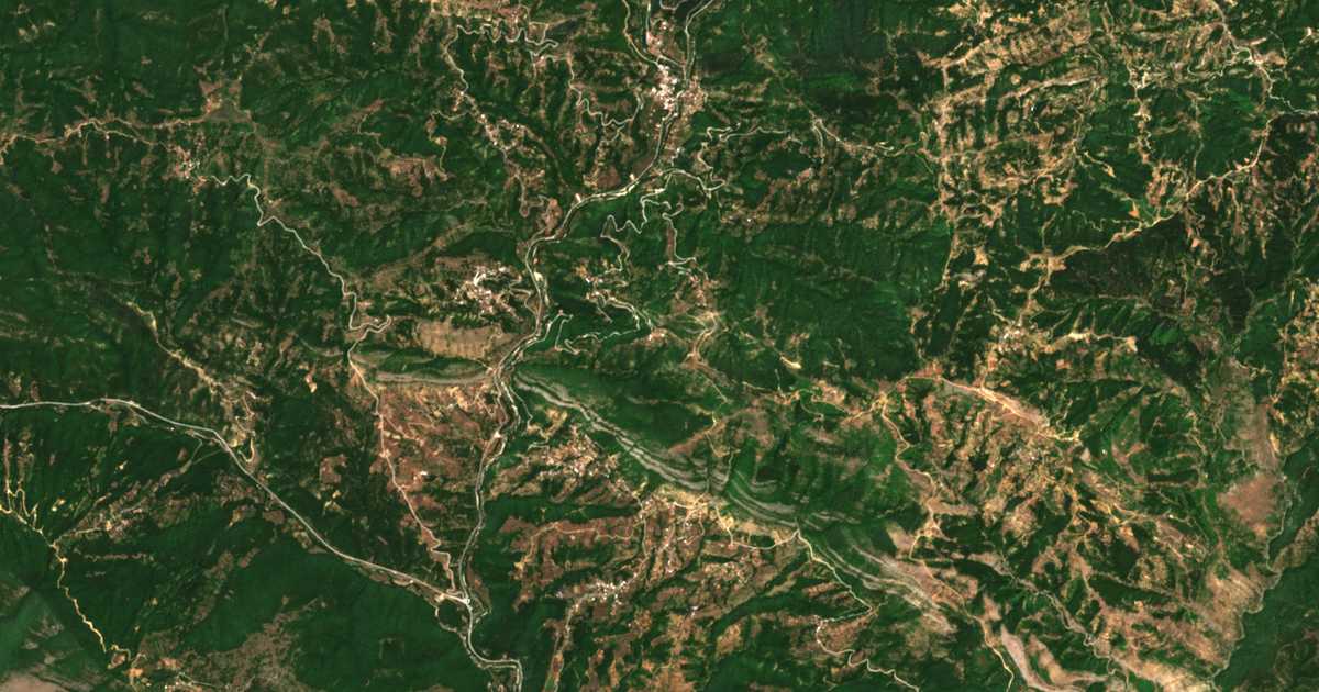 Satellitenkarte von Áno Zoumpoúlion