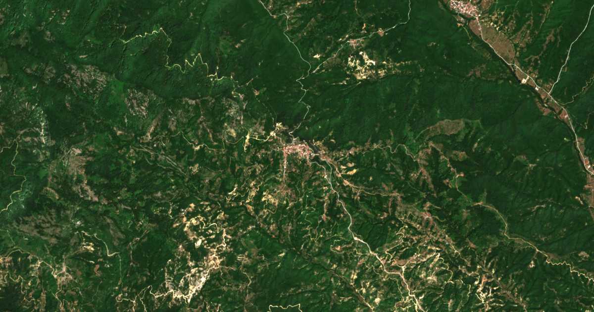 Satellitenkarte von Páchni