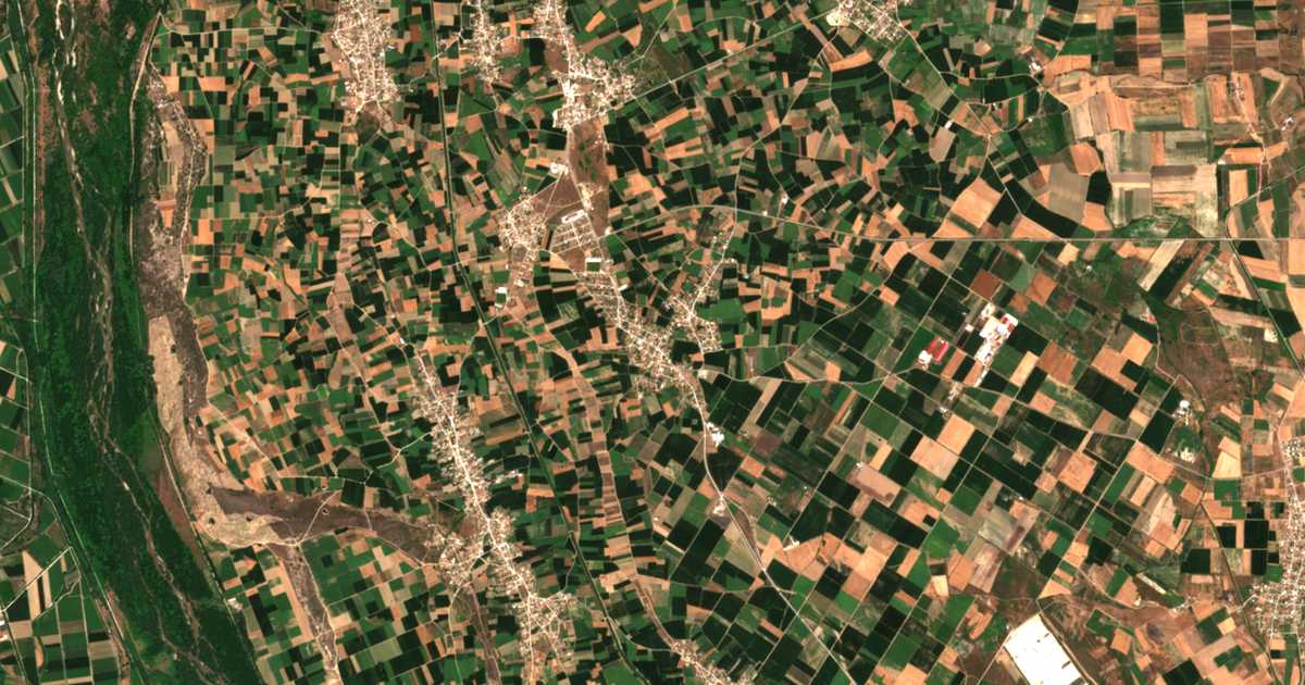 Satellitenkarte von Ávaton