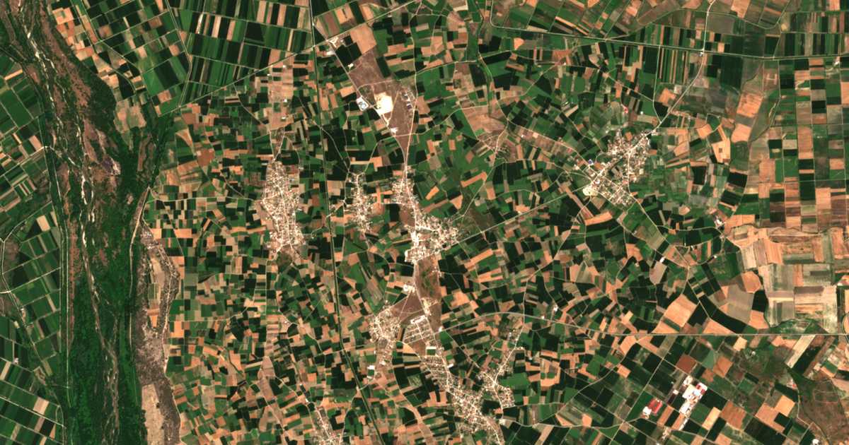 Satellitenkarte von Évlalon
