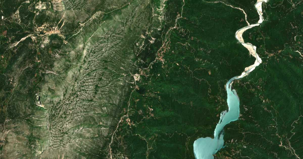 Satellitenkarte von Perdikárion