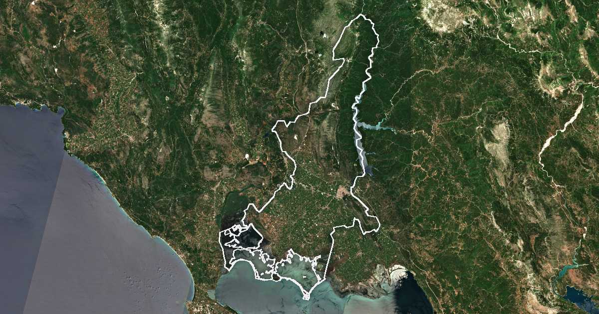 Satellitenbild mit eingezeichneter Grenze: Dímos Artaíon